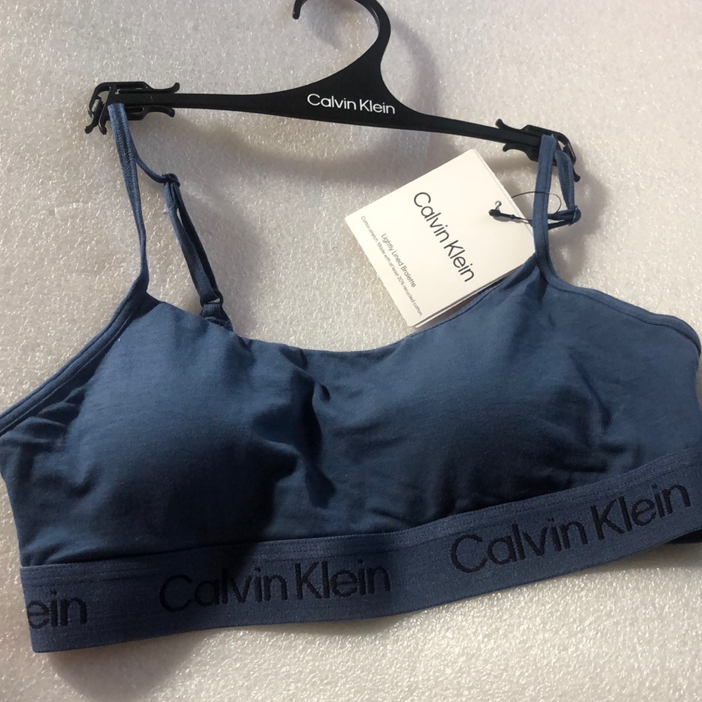Calvin Klein lightly Lined Bralette- size small